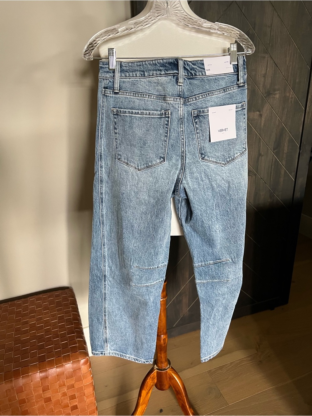 VERVET Barrel Leg Jeans in Light Blue Wash - Picture 2 of 4
